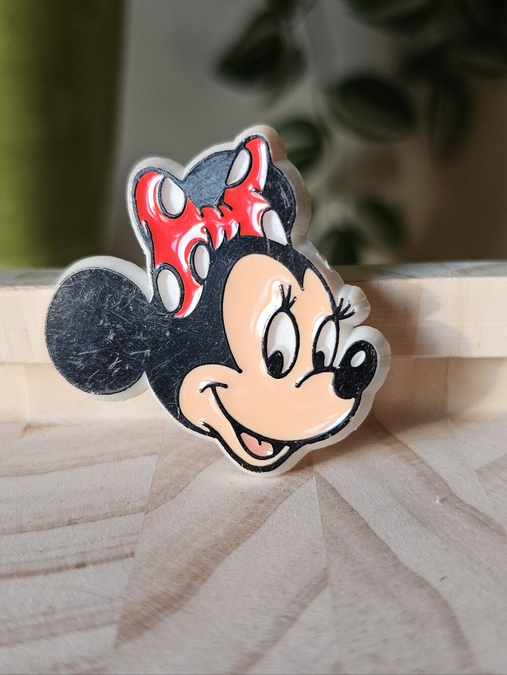 Vintage Disney Minnie Mouse Plastic Brooch/Pin/Badge
